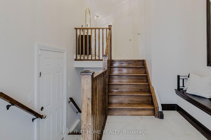 Photo 5 at 12 Bankfield Crescent, Stoney Creek Mountain, Hamilton