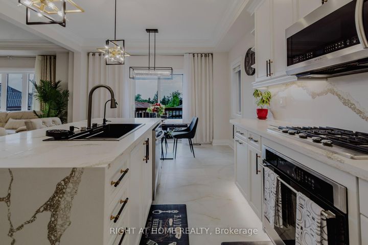 Photo 8 at 12 Bankfield Crescent, Stoney Creek Mountain, Hamilton