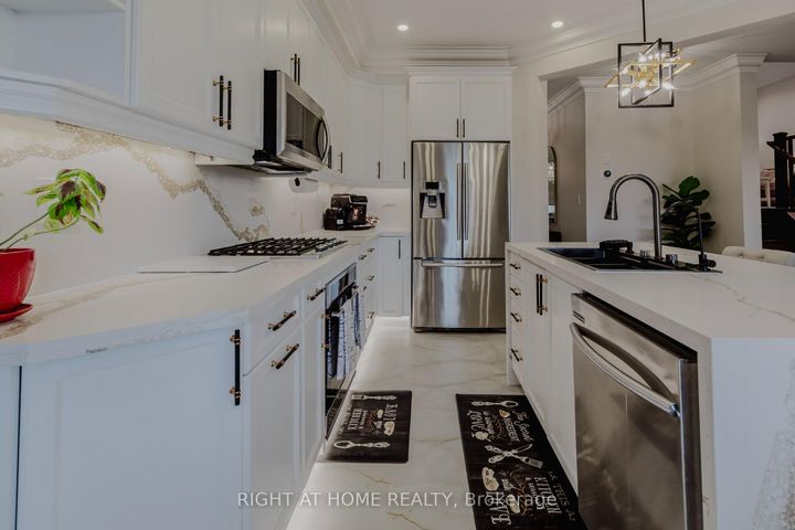 Photo 9 at 12 Bankfield Crescent, Stoney Creek Mountain, Hamilton