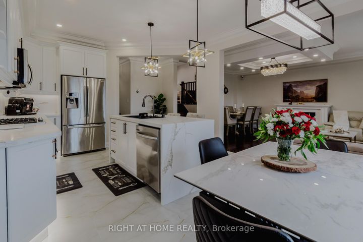 Photo 10 at 12 Bankfield Crescent, Stoney Creek Mountain, Hamilton