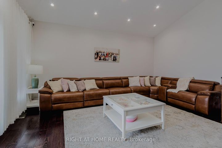 Photo 17 at 12 Bankfield Crescent, Stoney Creek Mountain, Hamilton
