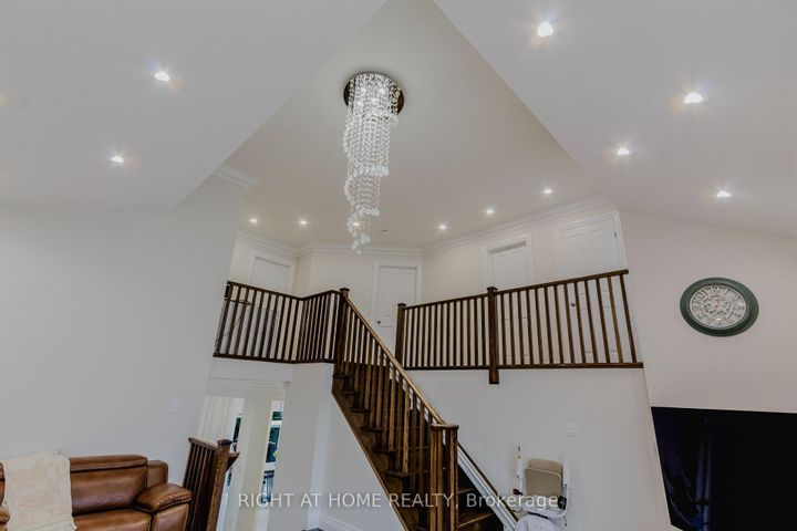 Photo 18 at 12 Bankfield Crescent, Stoney Creek Mountain, Hamilton