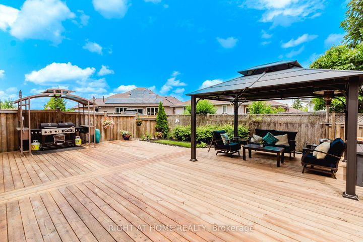 Photo 38 at 12 Bankfield Crescent, Stoney Creek Mountain, Hamilton