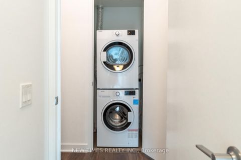 Photo 5 at 4001 - 125 Blue Jays Way, Waterfront Communities C1, Toronto