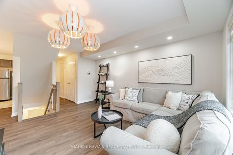 Photo 11 at 3078 Gardenia Gate, GO Glenorchy, Oakville