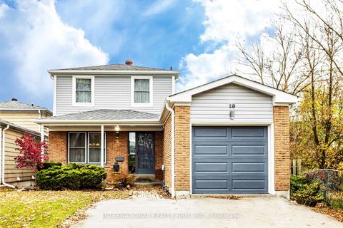 Photo 1 at 19 Lillooet Crescent S, North Richvale, Richmond Hill