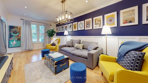 Photo 4 at 19 Lillooet Crescent S, North Richvale, Richmond Hill