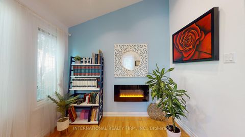Photo 9 at 19 Lillooet Crescent S, North Richvale, Richmond Hill