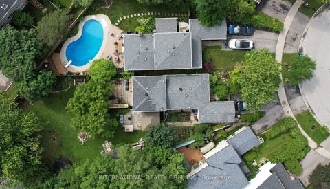 Photo 22 at 19 Lillooet Crescent S, North Richvale, Richmond Hill