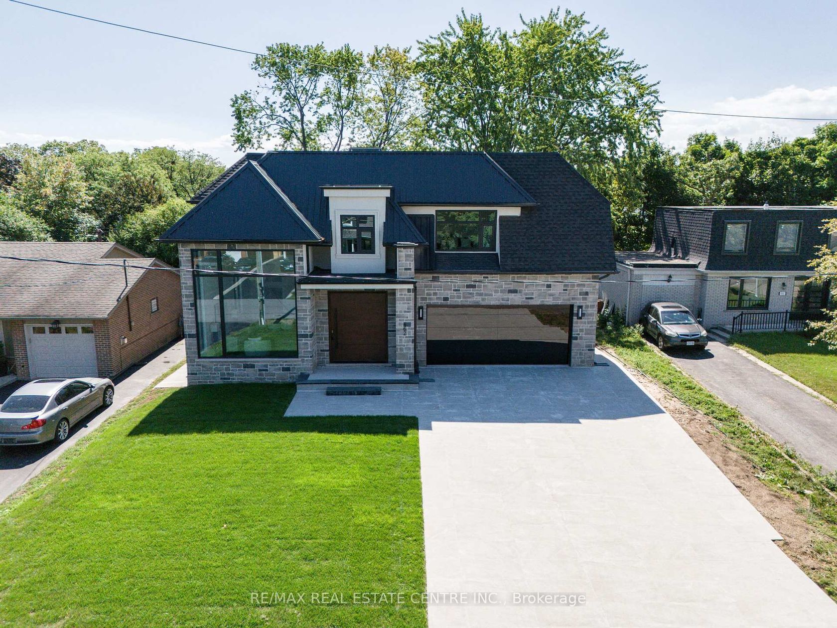 462 Southland Crescent, WO West, Oakville by Loree Meneguzzi Real Estate 462 Southland Crescent, WO West, Oakville