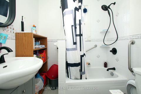 Photo 8 at 624 McRoberts Avenue, Fairbank, Toronto
