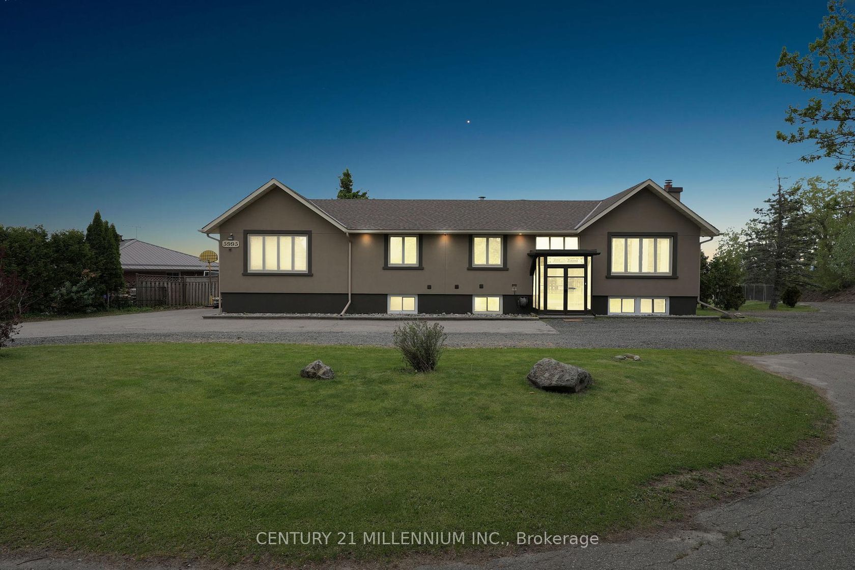 5995 17th Side Road, Rural King, King 