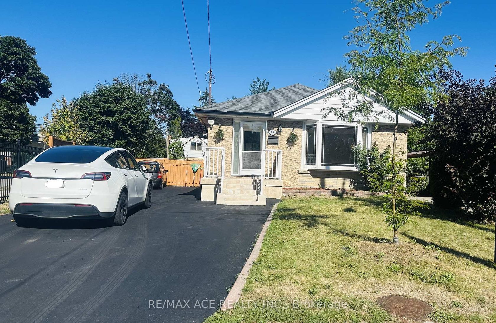 63 Lynvalley Crescent, Maryvale, Toronto by Loree Meneguzzi Real Estate 63 Lynvalley Crescent, Maryvale, Toronto