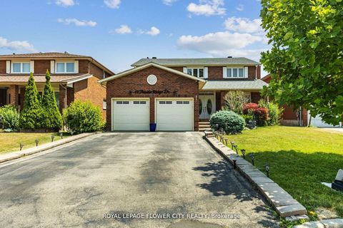 Photo 1 at 15 Thistle Ridge Drive E, East Woodbridge, Vaughan
