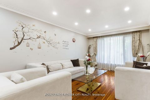 Photo 5 at 15 Thistle Ridge Drive E, East Woodbridge, Vaughan
