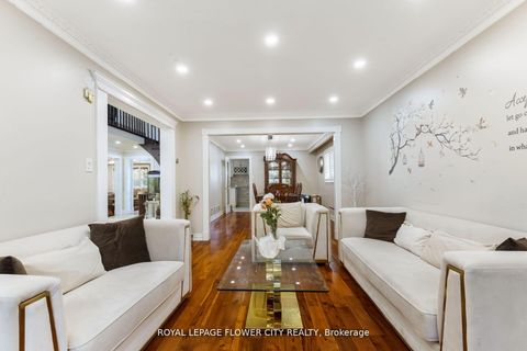 Photo 7 at 15 Thistle Ridge Drive E, East Woodbridge, Vaughan
