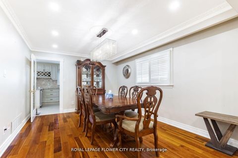Photo 8 at 15 Thistle Ridge Drive E, East Woodbridge, Vaughan