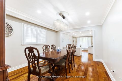 Photo 13 at 15 Thistle Ridge Drive E, East Woodbridge, Vaughan