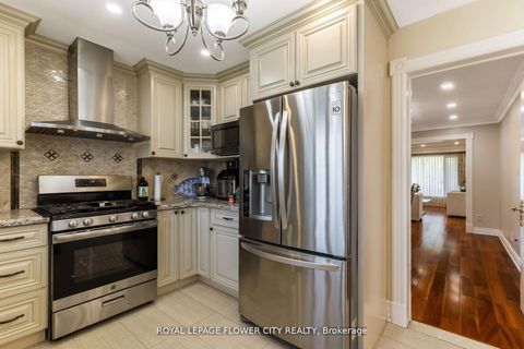 Photo 16 at 15 Thistle Ridge Drive E, East Woodbridge, Vaughan