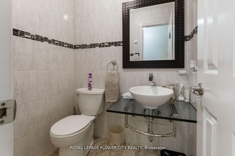 Photo 18 at 15 Thistle Ridge Drive E, East Woodbridge, Vaughan