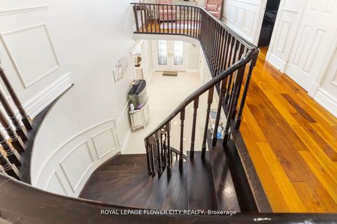 Photo 19 at 15 Thistle Ridge Drive E, East Woodbridge, Vaughan