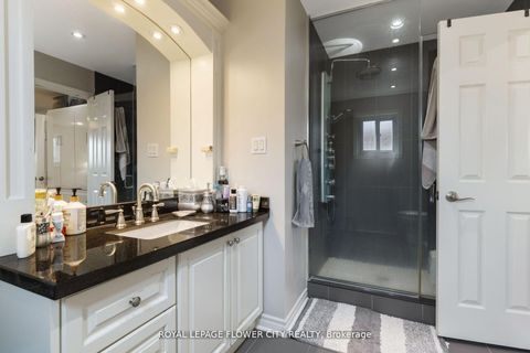Photo 21 at 15 Thistle Ridge Drive E, East Woodbridge, Vaughan