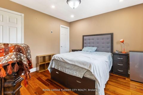 Photo 26 at 15 Thistle Ridge Drive E, East Woodbridge, Vaughan