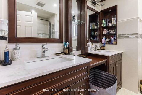 Photo 28 at 15 Thistle Ridge Drive E, East Woodbridge, Vaughan