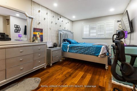 Photo 29 at 15 Thistle Ridge Drive E, East Woodbridge, Vaughan