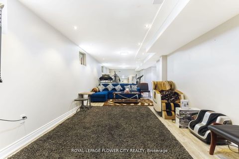 Photo 30 at 15 Thistle Ridge Drive E, East Woodbridge, Vaughan