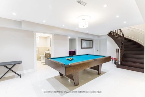 Photo 32 at 15 Thistle Ridge Drive E, East Woodbridge, Vaughan