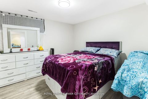 Photo 35 at 15 Thistle Ridge Drive E, East Woodbridge, Vaughan