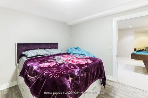 Photo 36 at 15 Thistle Ridge Drive E, East Woodbridge, Vaughan