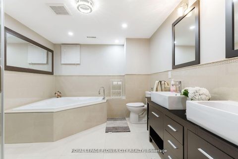 Photo 37 at 15 Thistle Ridge Drive E, East Woodbridge, Vaughan