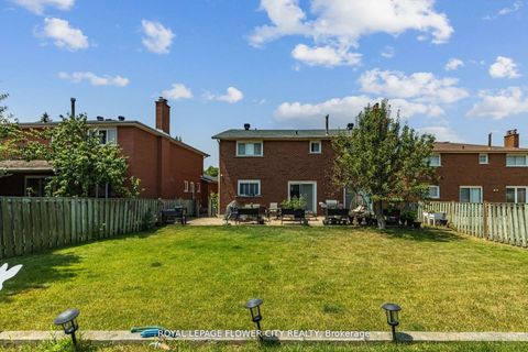 Photo 41 at 15 Thistle Ridge Drive E, East Woodbridge, Vaughan