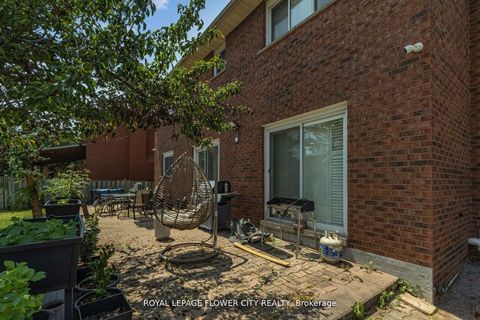 Photo 44 at 15 Thistle Ridge Drive E, East Woodbridge, Vaughan