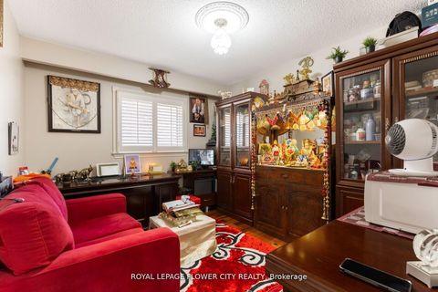 Photo 46 at 15 Thistle Ridge Drive E, East Woodbridge, Vaughan