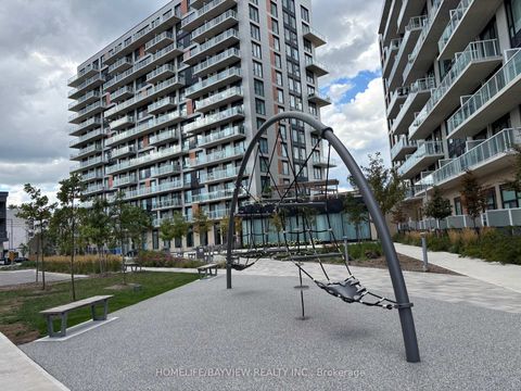 Photo 14 at 930 - 2 David Eyer Road, Rural Richmond Hill, Richmond Hill