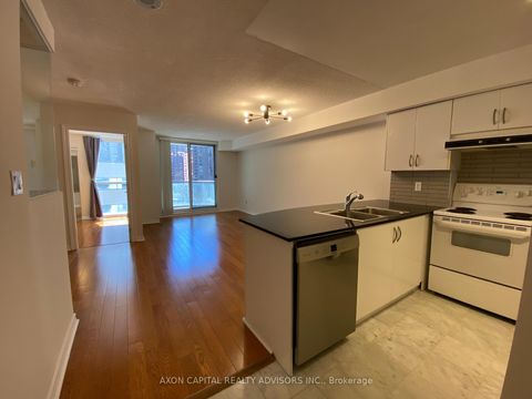Photo 3 at 902 - 801 Bay Street, Bay Street Corridor, Toronto