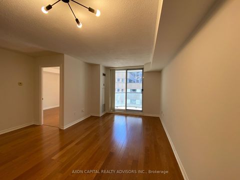 Photo 4 at 902 - 801 Bay Street, Bay Street Corridor, Toronto Photo 4 at 902 - 801 Bay Street, Bay Street Corridor, Toronto