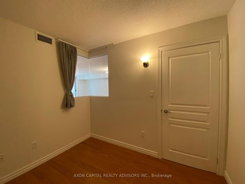 Photo 21 at 902 - 801 Bay Street, Bay Street Corridor, Toronto