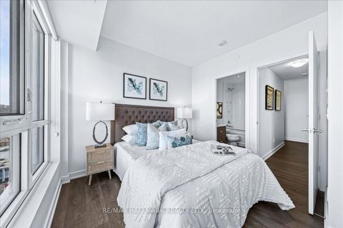 Photo 6 at 1811 - 501 St Clair Avenue W, Casa Loma, Toronto Photo 6 at 1811 - 501 St Clair Avenue W, Casa Loma, Toronto