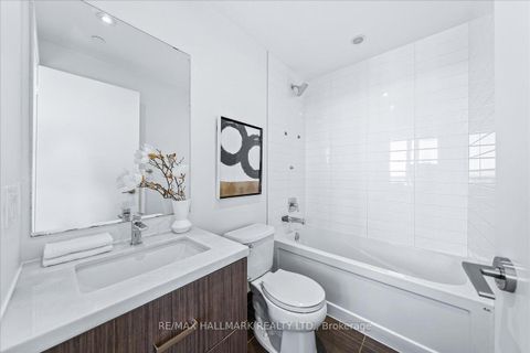 Photo 10 at 1811 - 501 St Clair Avenue W, Casa Loma, Toronto