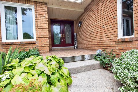 Photo 4 at 1084 Grandeur Crescent, WC Wedgewood Creek, Oakville