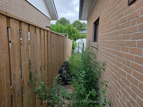 Photo 4 at 220 Livingston Road, Guildwood, Toronto Photo 4 at 220 Livingston Road, Guildwood, Toronto