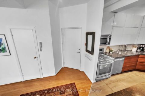 Photo 2 at 7 - 75 Markham Street, Bellwoods, Toronto