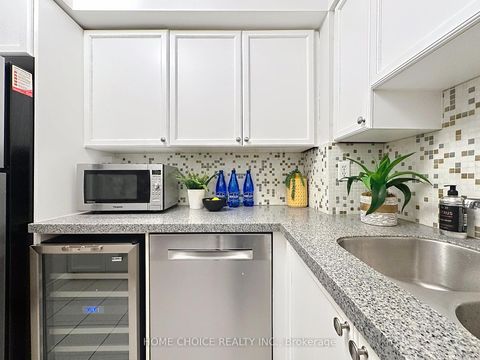Photo 11 at 215 - 28 Empress Avenue, Willowdale East, Toronto