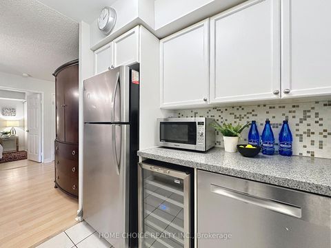 Photo 13 at 215 - 28 Empress Avenue, Willowdale East, Toronto