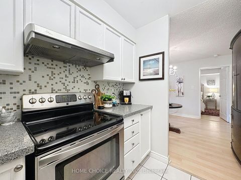 Photo 15 at 215 - 28 Empress Avenue, Willowdale East, Toronto