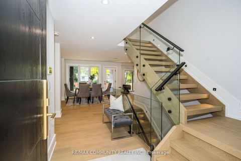 Photo 2 at 30 Kellythorne Drive, Donalda, Toronto